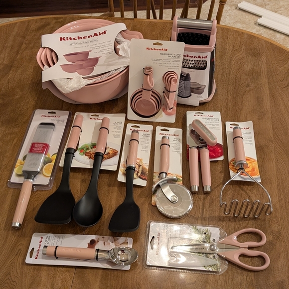 New 22-Piece KitchenAid Kitchen Set in the color Dried Rose - Picture 1 of 1